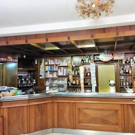 Отель De March 2*