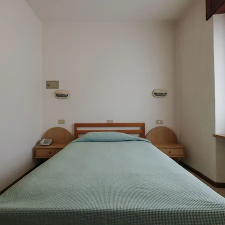 De March Hotel