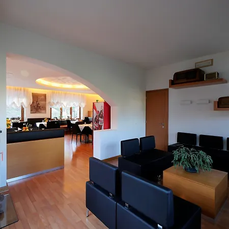 De March Hotel 2*