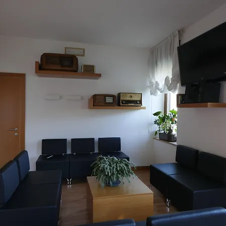 De March Hotel