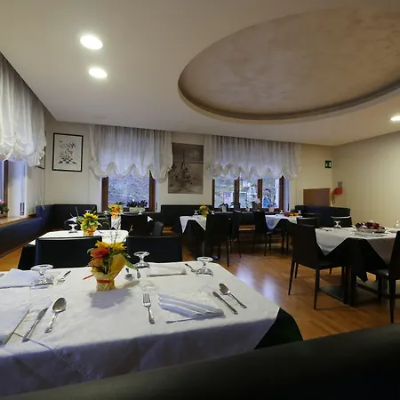 Hotel De March 2*