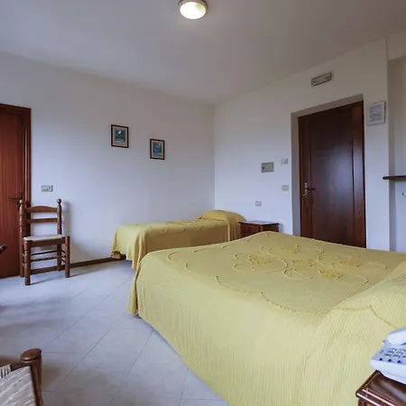 De March Hotel 2*