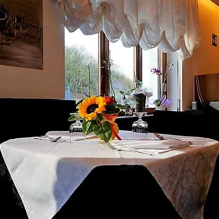 De March Hotell 2*