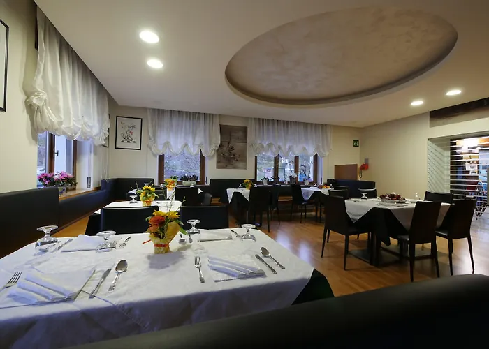 Hotel De March 2*